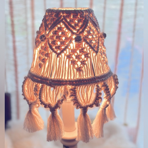 NEW: ELEGANT Home Decor Macramรฉ Hand Woven Artistry Tapestry Lamps Custom Made - Picture 5 of 16